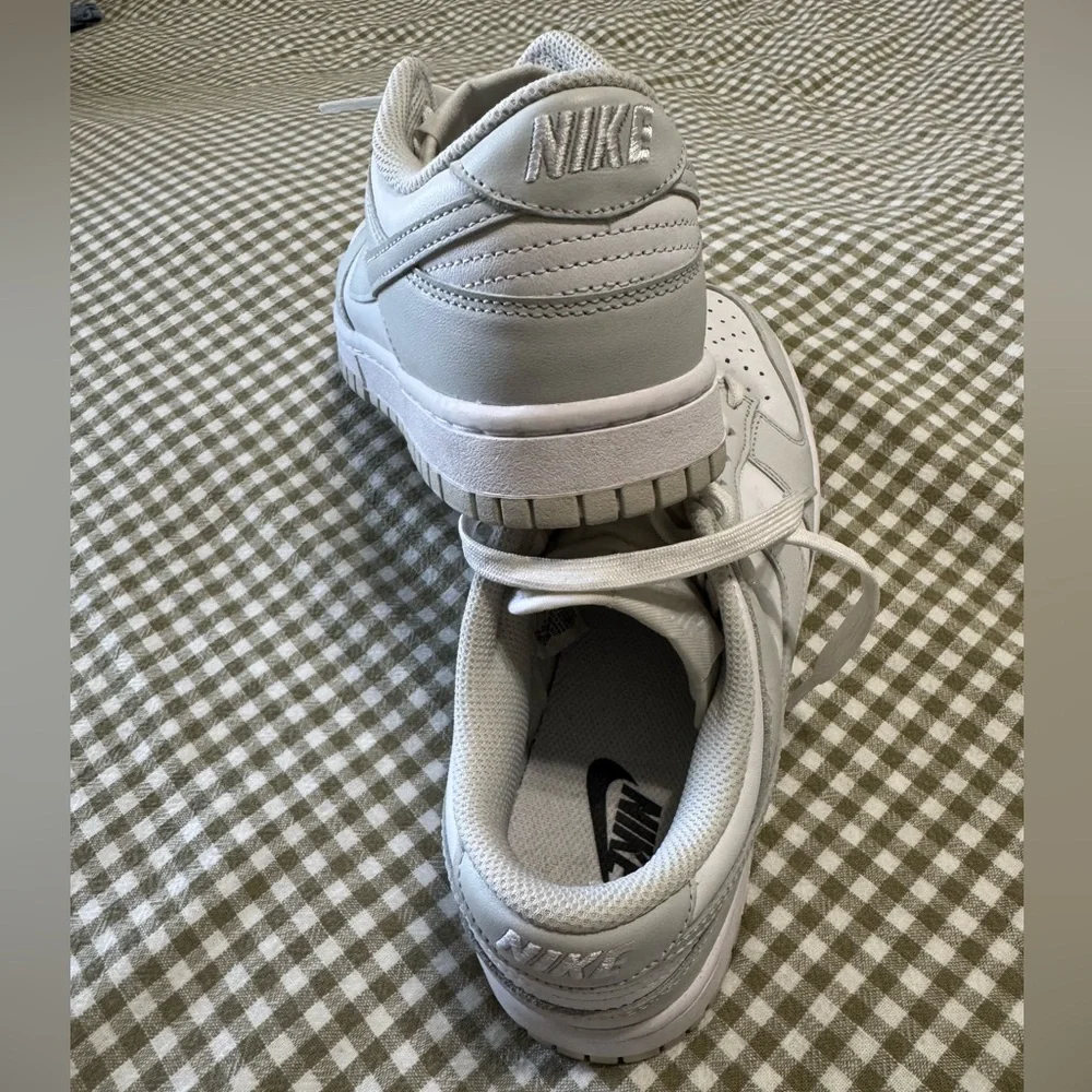 Nike dunk low white/ light smoke grey size 8.5 women's - Picture 2 of 7